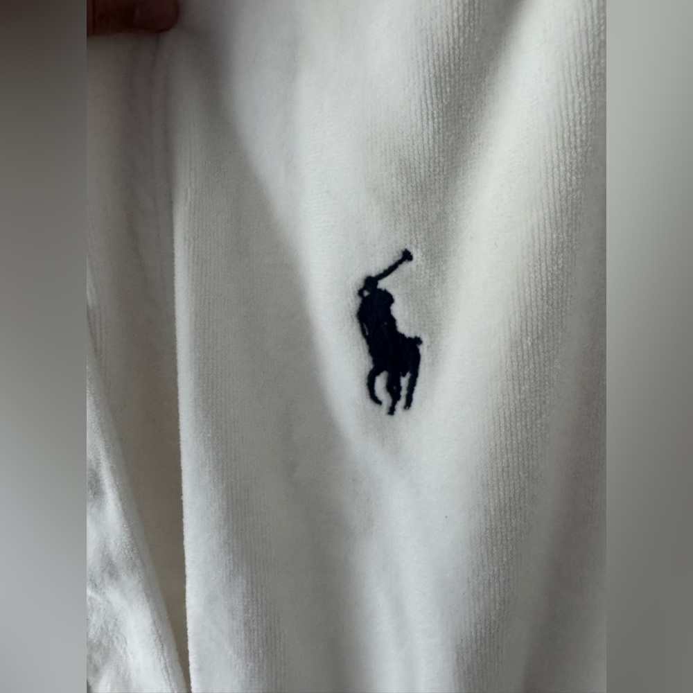 Polo Ralph Lauren White Robe L/XL
Quiet Luxury Cozy Comfy Vibes